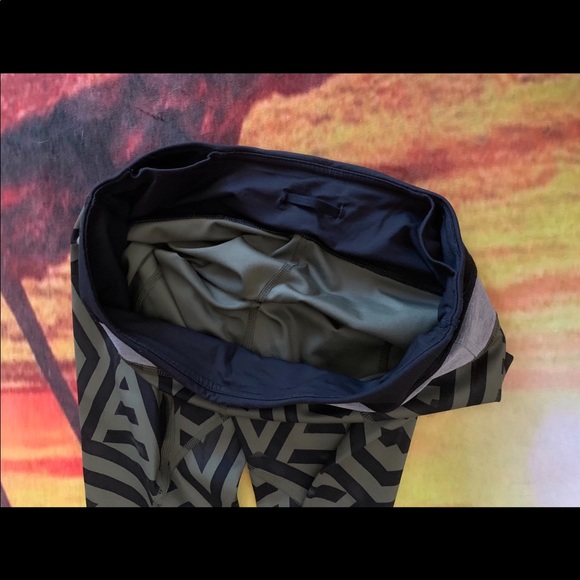 Lululemon Run: Inspire Crop II Size 6 - Picture 8 of 10